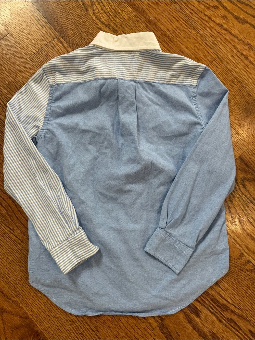Boy’s Ralph Lauren Button Up Shirt. Size Small 8. Like New Condition.